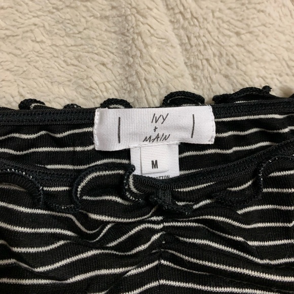 Tilly’s top with off the shoulder sleeves - Picture 2 of 4